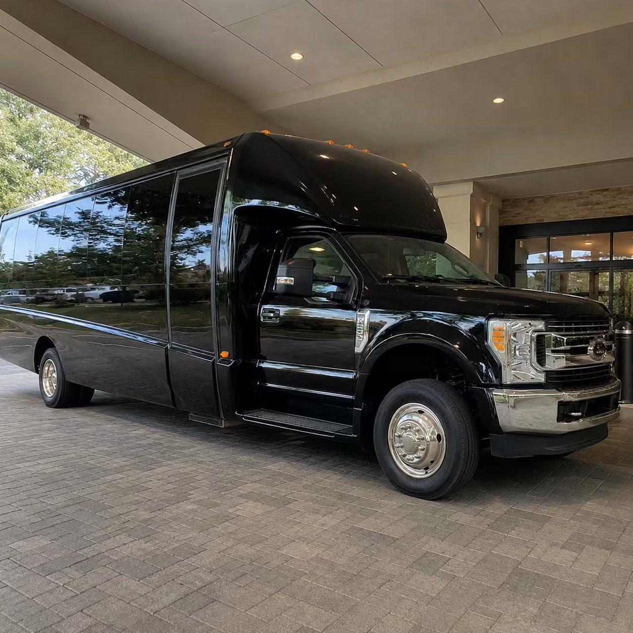 tallahassee 20 passenger minibus rental